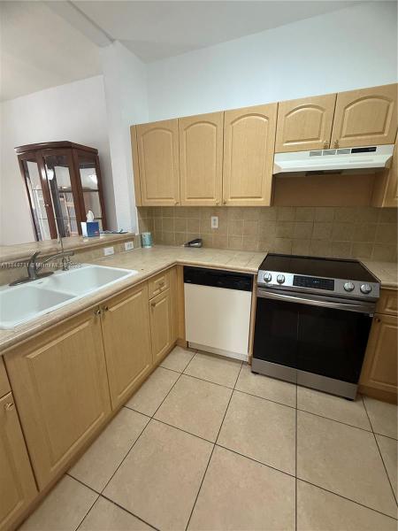 SHOMA AT COUNTRY CLUB OF