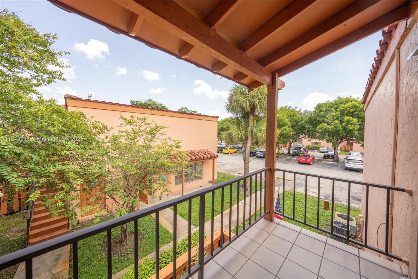 CYPRESS VILLAGE - фото