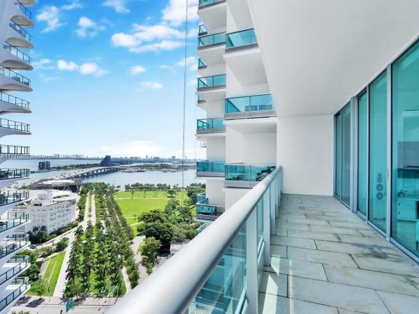 900 BISCAYNE BLVD #2412, MIAMI, FL 33132