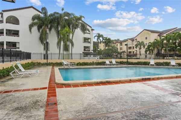 Kenland Pointe Condo