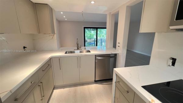 EDGEWATER EAST CONDO APTS