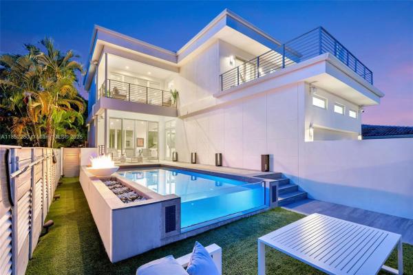 HOLLYWOOD LAKES SECTION