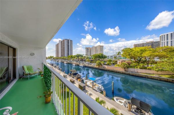 CRICKET CLUBHOUSE CONDO