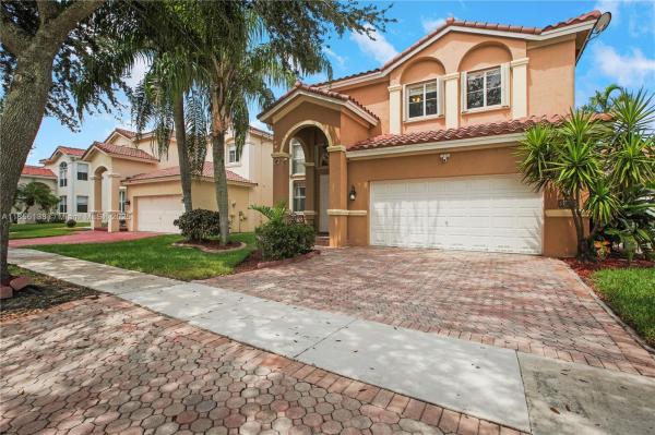 POD 1 AT MONARCH LAKES