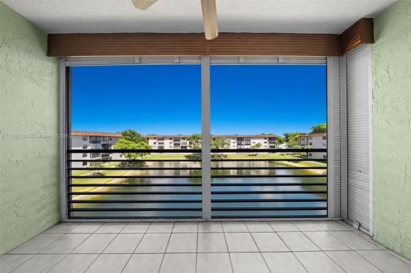 LAKES OF CARRIAGE HILLS