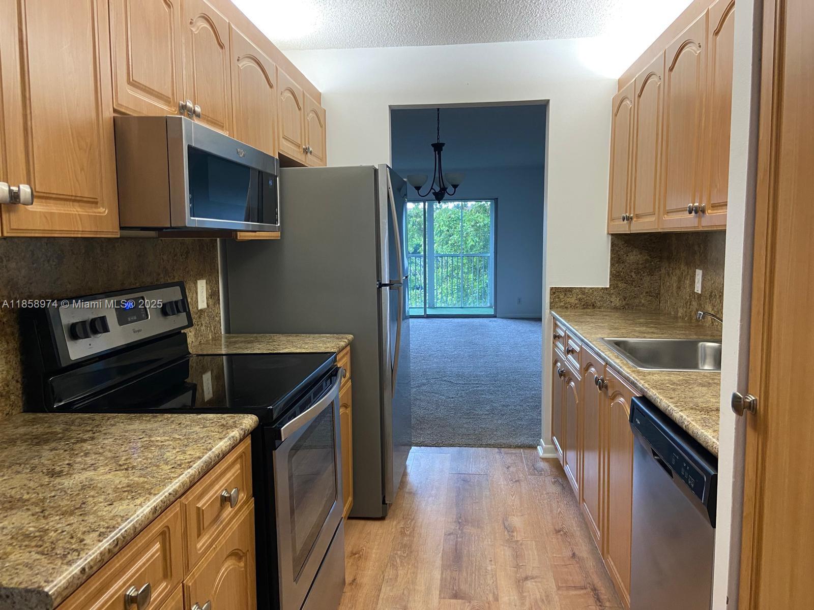 IVANHOE EAST AT CENTURY V - фото