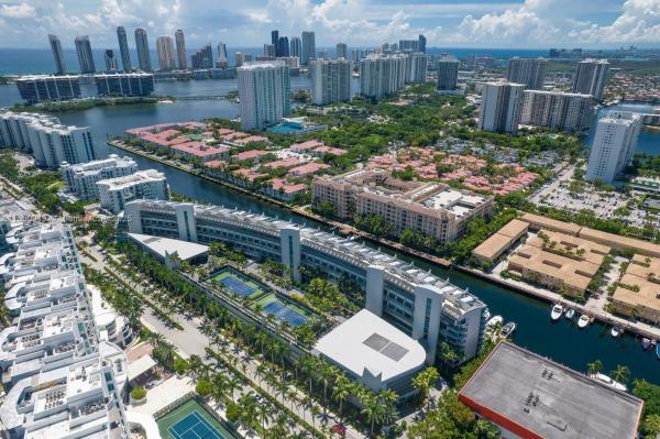 2950 NE 188TH ST #330, AVENTURA, FL 33180