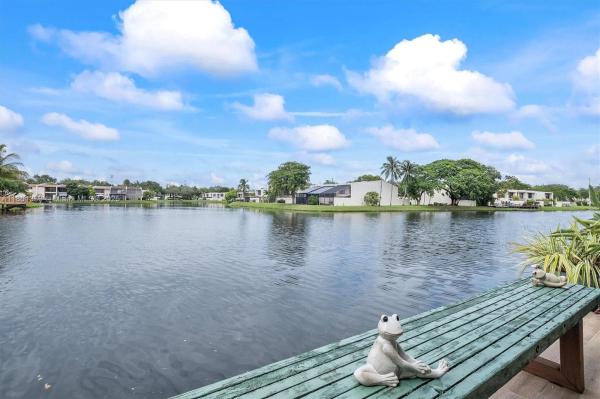 SUNSET PARK LAKE VILLAS