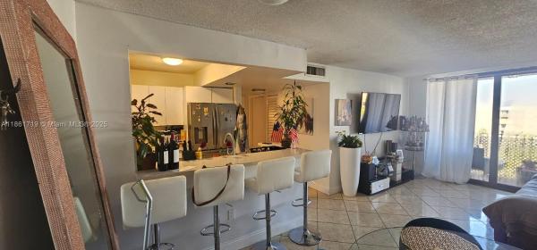 FONTAINEBLEAU GARDENS CON