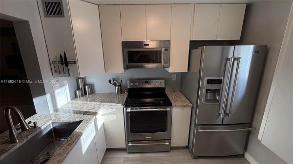 LAKES OF OAKLAND FOREST