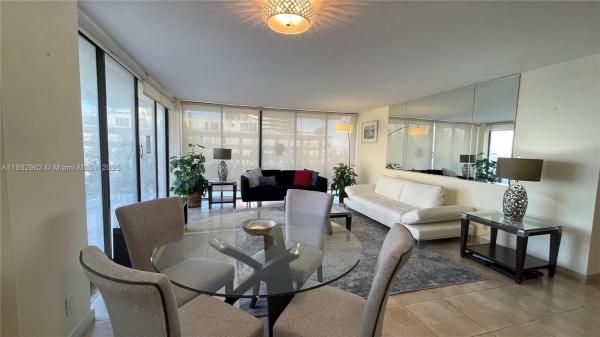 THE PALM BAY YACHT CLUB C