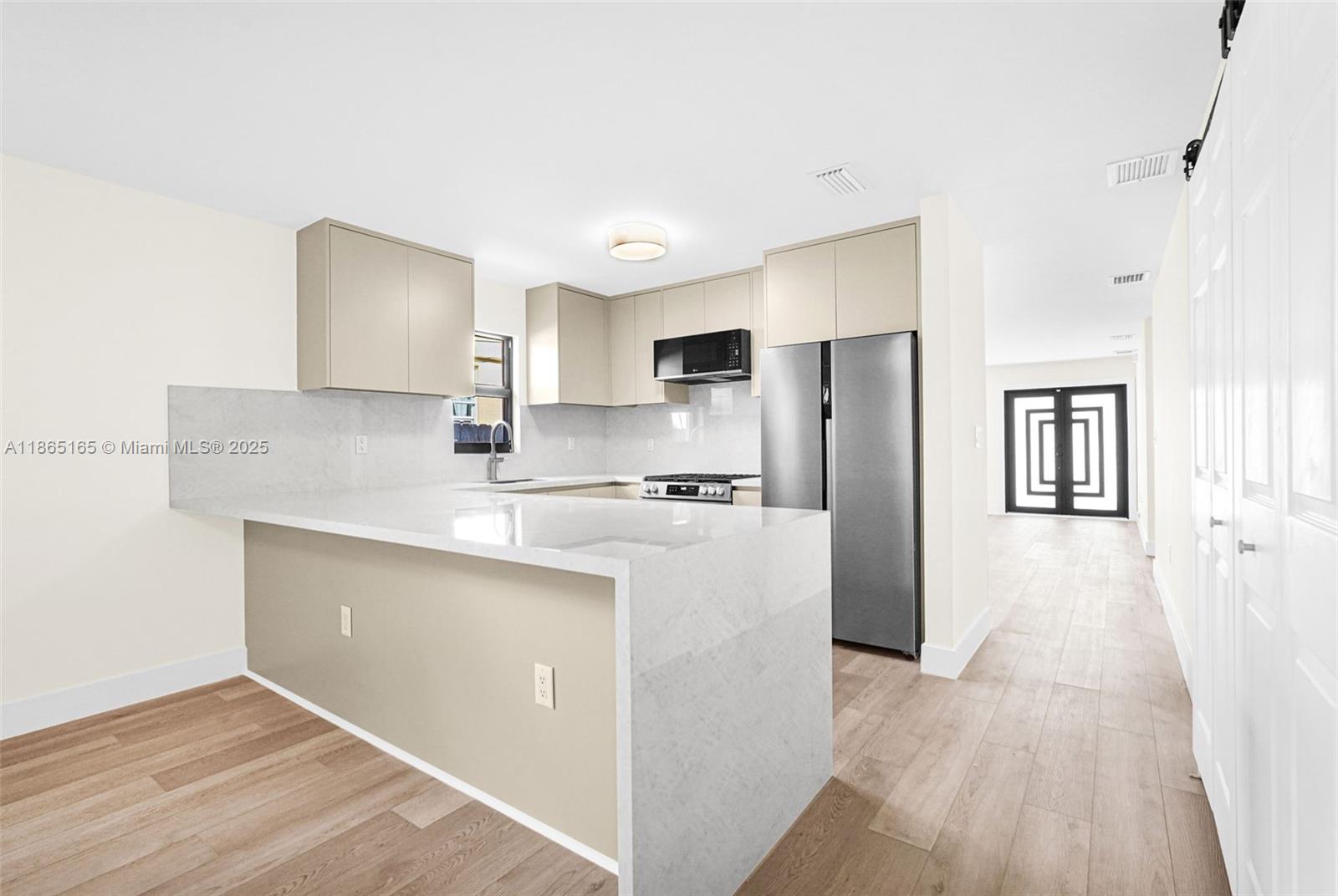 Single Family - фото