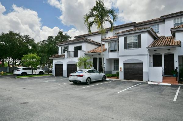 VILLAS DE TUSCANY CONDO