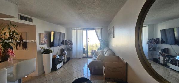 FONTAINEBLEAU GARDENS CON