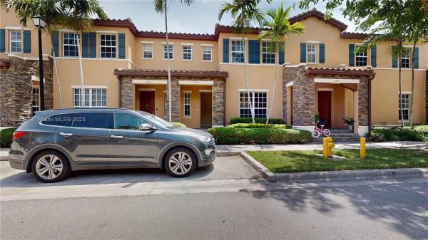 KENDALL COMMONS TOWNHOMES