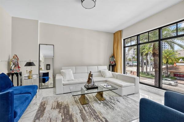 200 EAST PALMETTO PARK CO