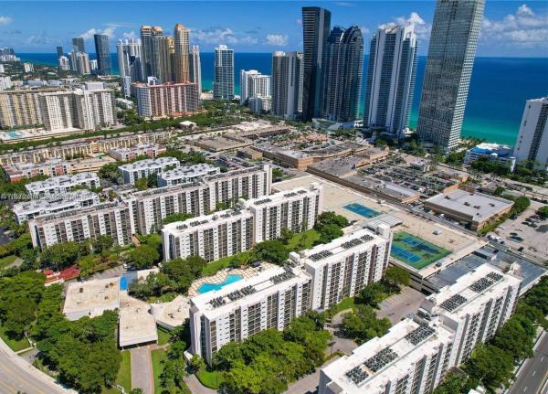 17021 N BAY RD #216, SUNNY ISLES BEACH, FL 33160