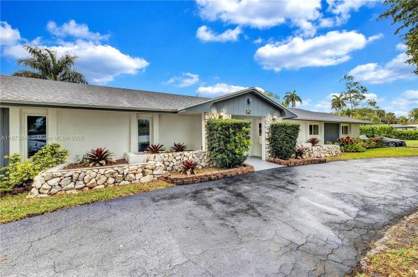 CENTRAL GOLF SEC OF HOLLY