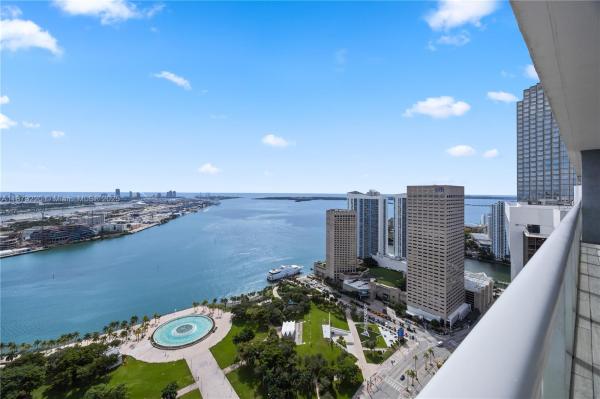 50 BISCAYNE CONDO
