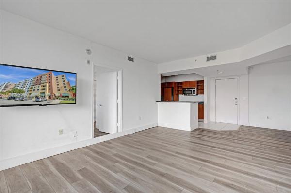 2775 NE 187TH ST #202, AVENTURA, FL 33180