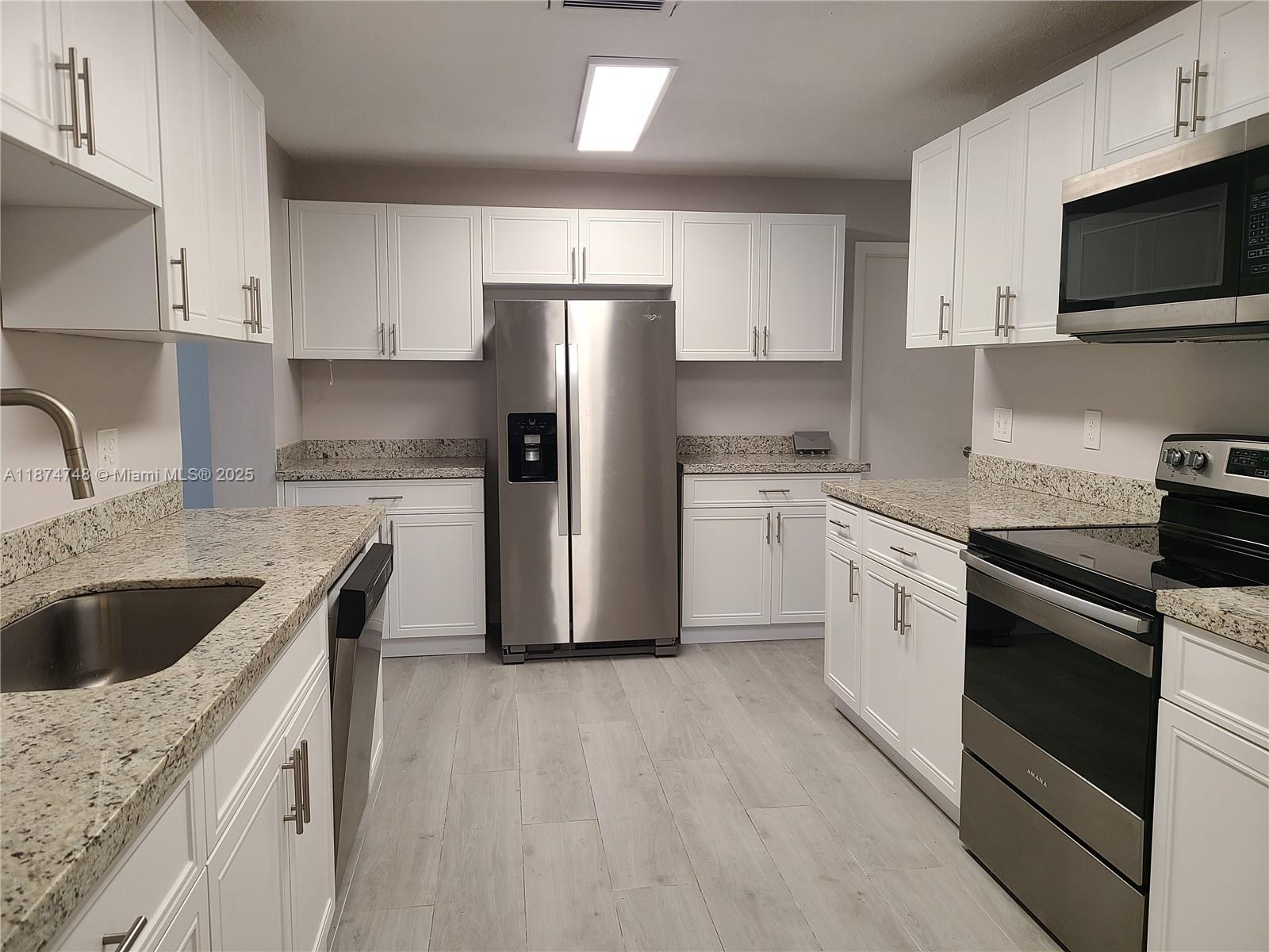 Single Family - фото