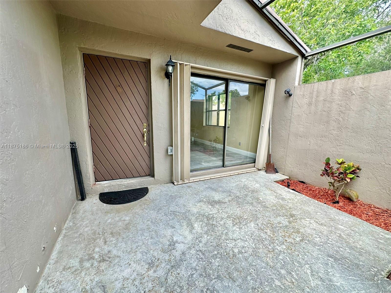 PEMBROKE LAKES SECTION SE - фото