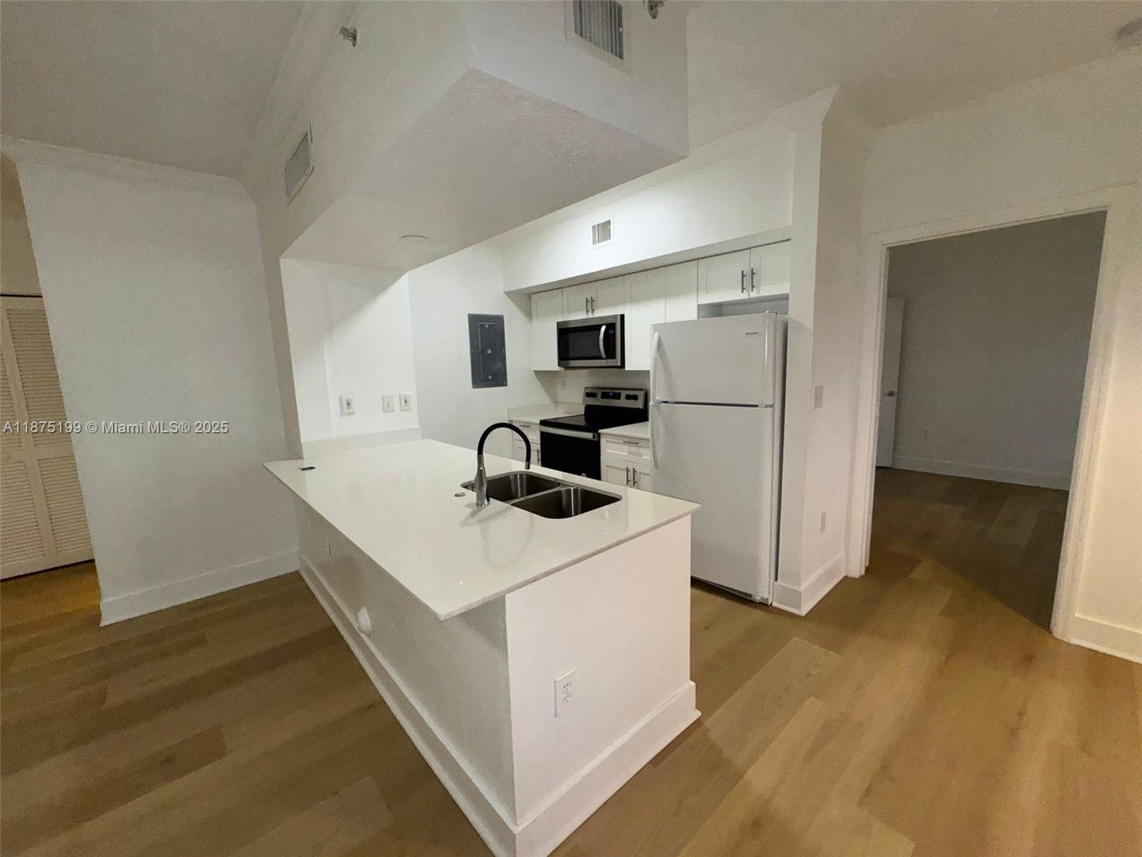 MARQUESA CONDO - фото