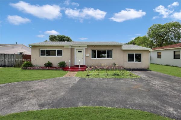 HOLLYWOOD LITTLE RANCHES