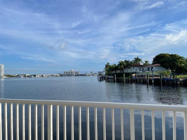 STRATFORD HOUSE CONDO