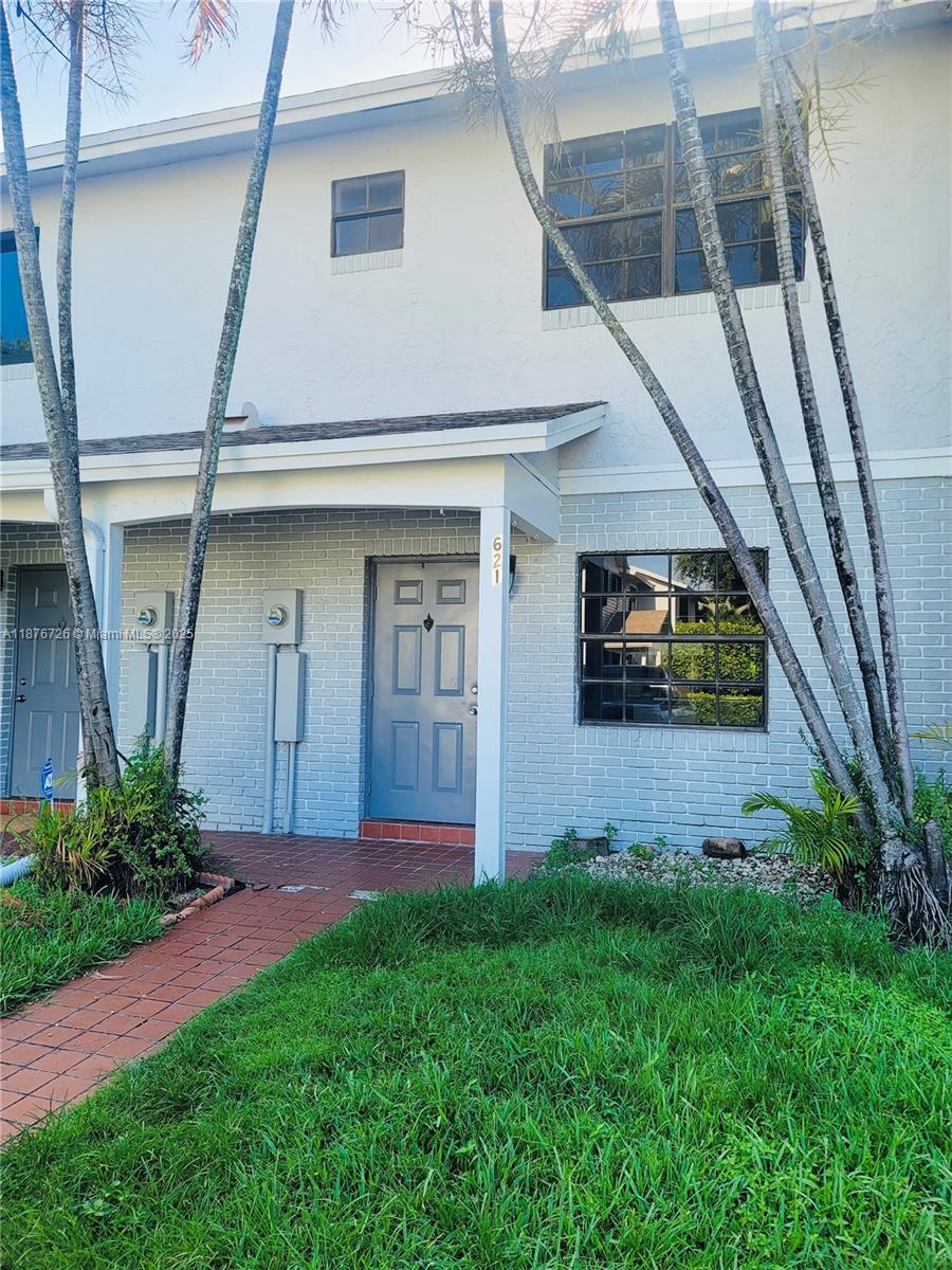 Pembroke Pointe Sec Two - фото