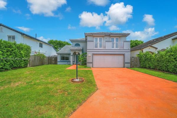 HEFTLER HOMES AT LAGO MAR