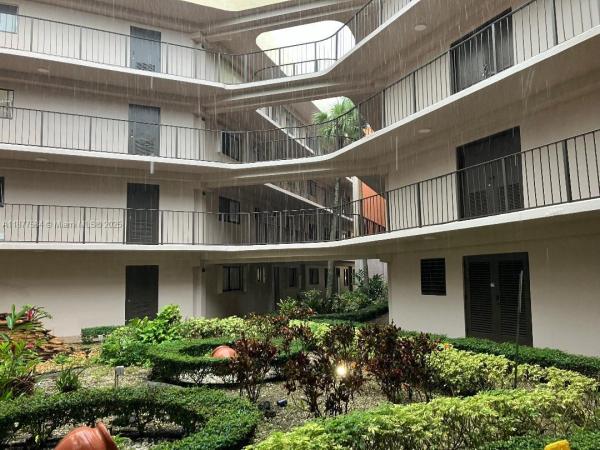 HORIZONS WEST CONDO #10