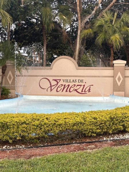 VILLAS DE VENEZIA CONDO