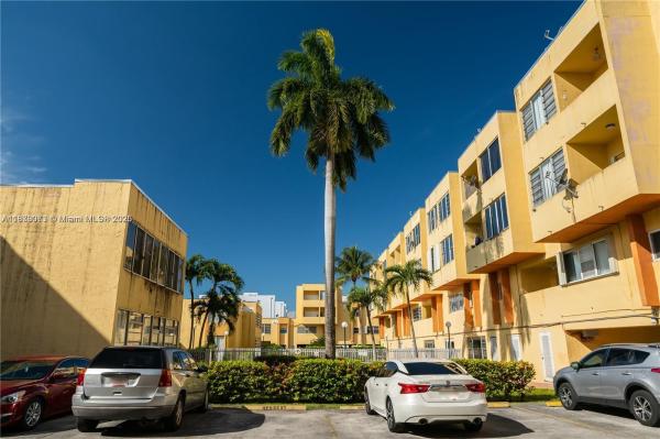 ST ANDREWS COURT CONDO