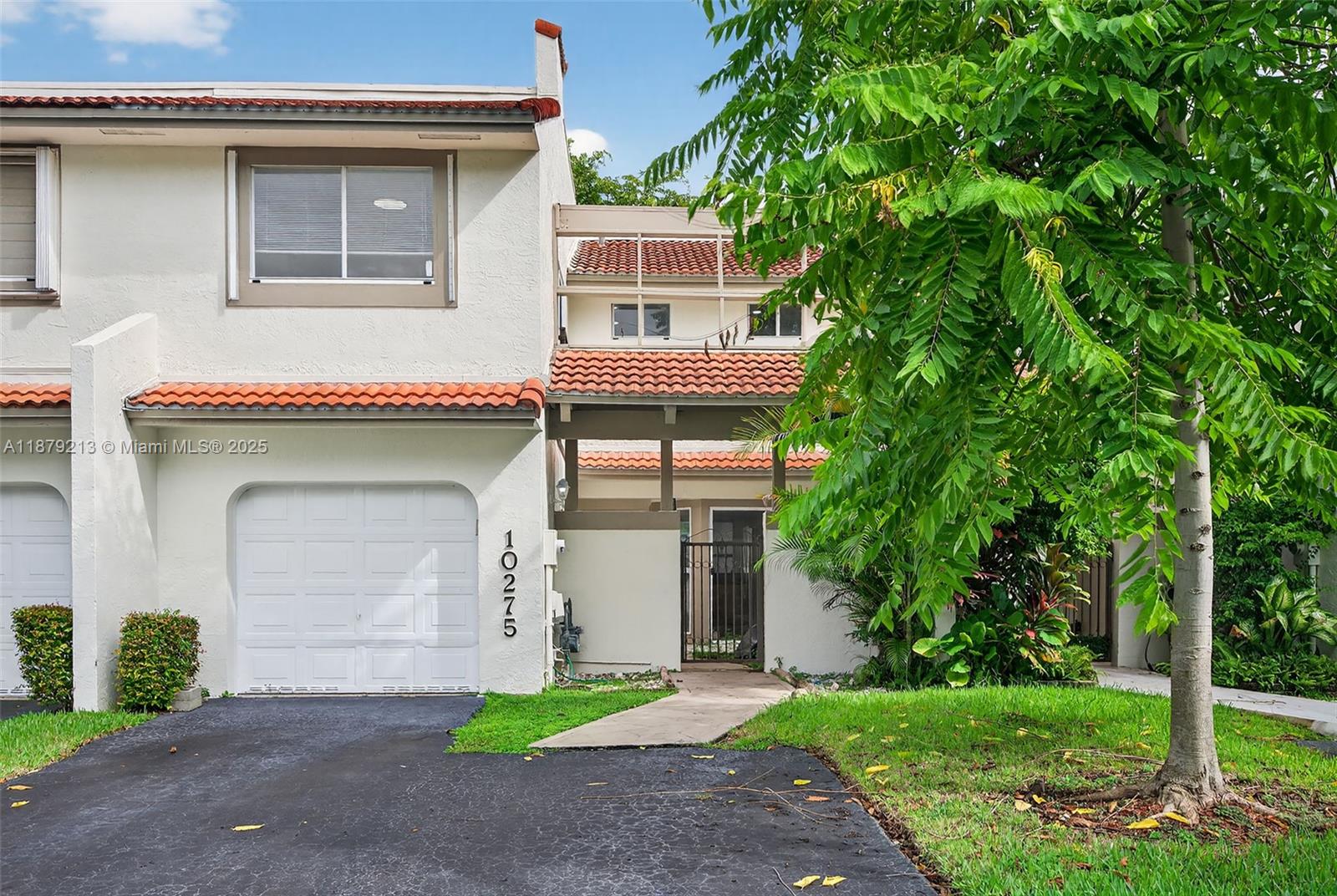 TOWNHOMES OF DORAL PLACE - фото