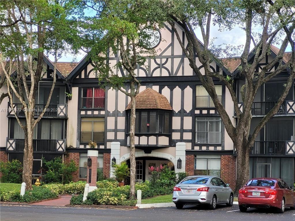 INTERNATIONAL VILLAGE AT - фото