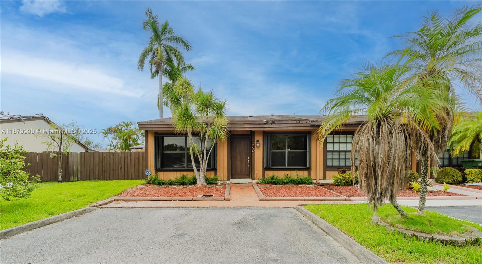 CEDARWOODS - фото