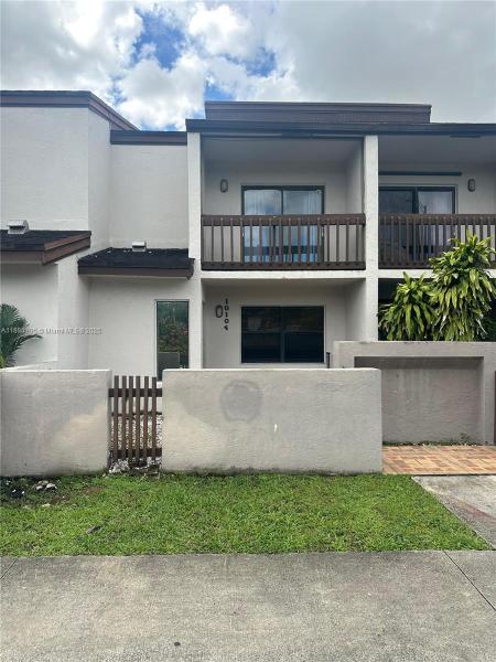 VILLAS OF AMBERWOOD CONDO