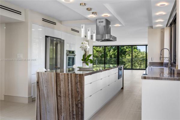 GABLES BATH CLUB APTS CON