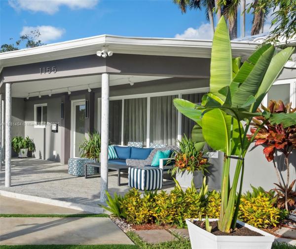 HOLLYWOOD LAKES SECTION