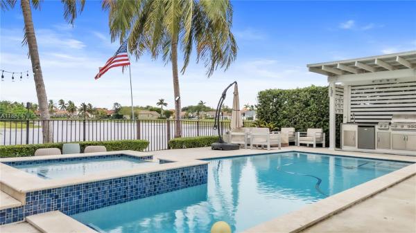 BISMARK HOMES AT VENEZIA