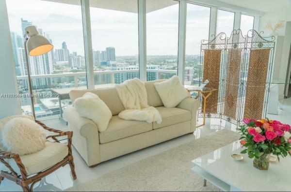 BAY HOUSE MIAMI CONDO