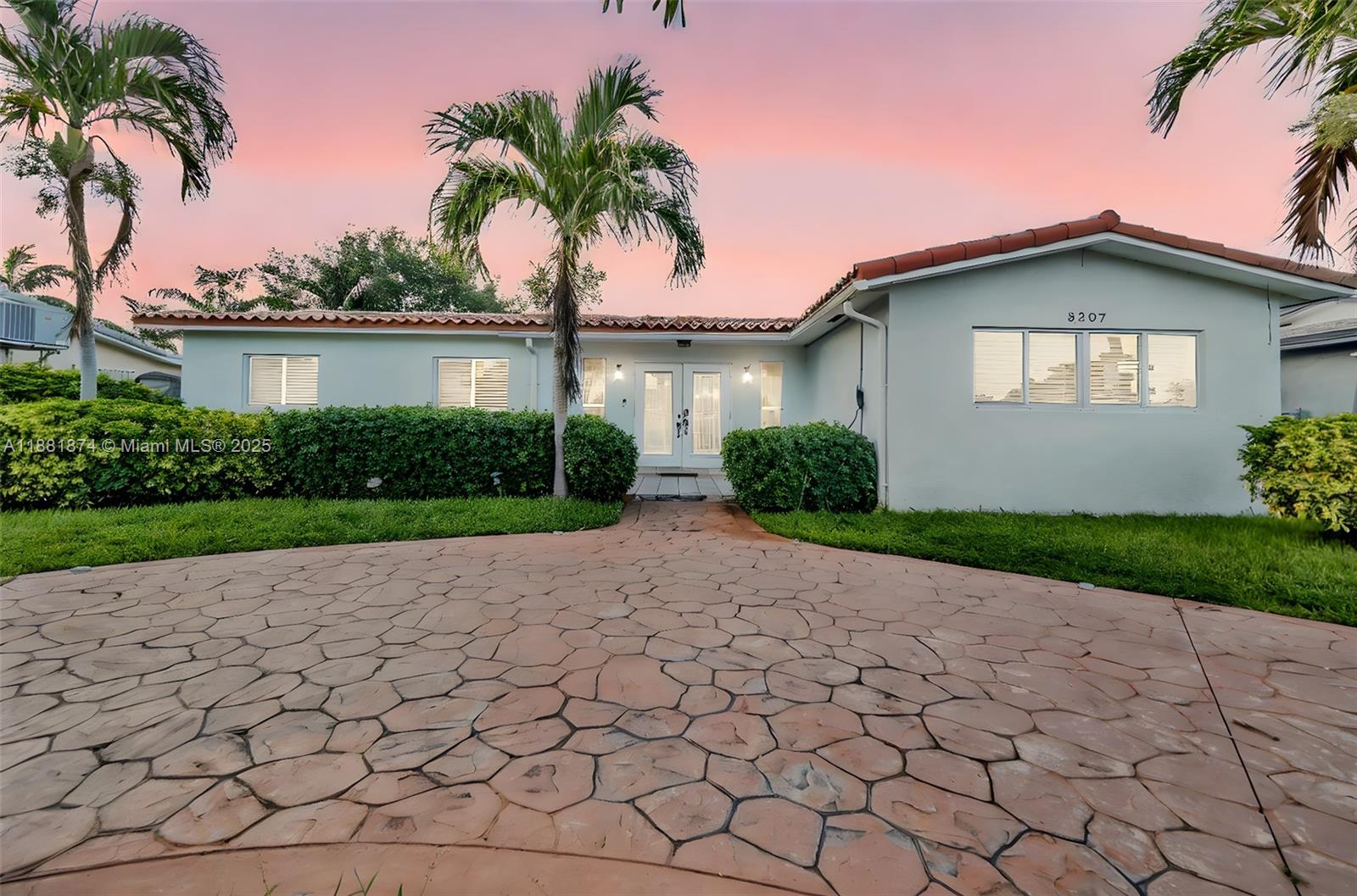 HOLLYWOOD HILLS 1965 - фото