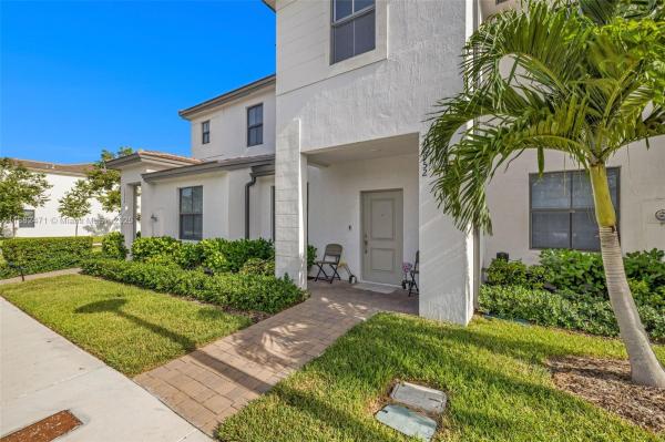 KENDALL ASSEMBLAGE SOUTH