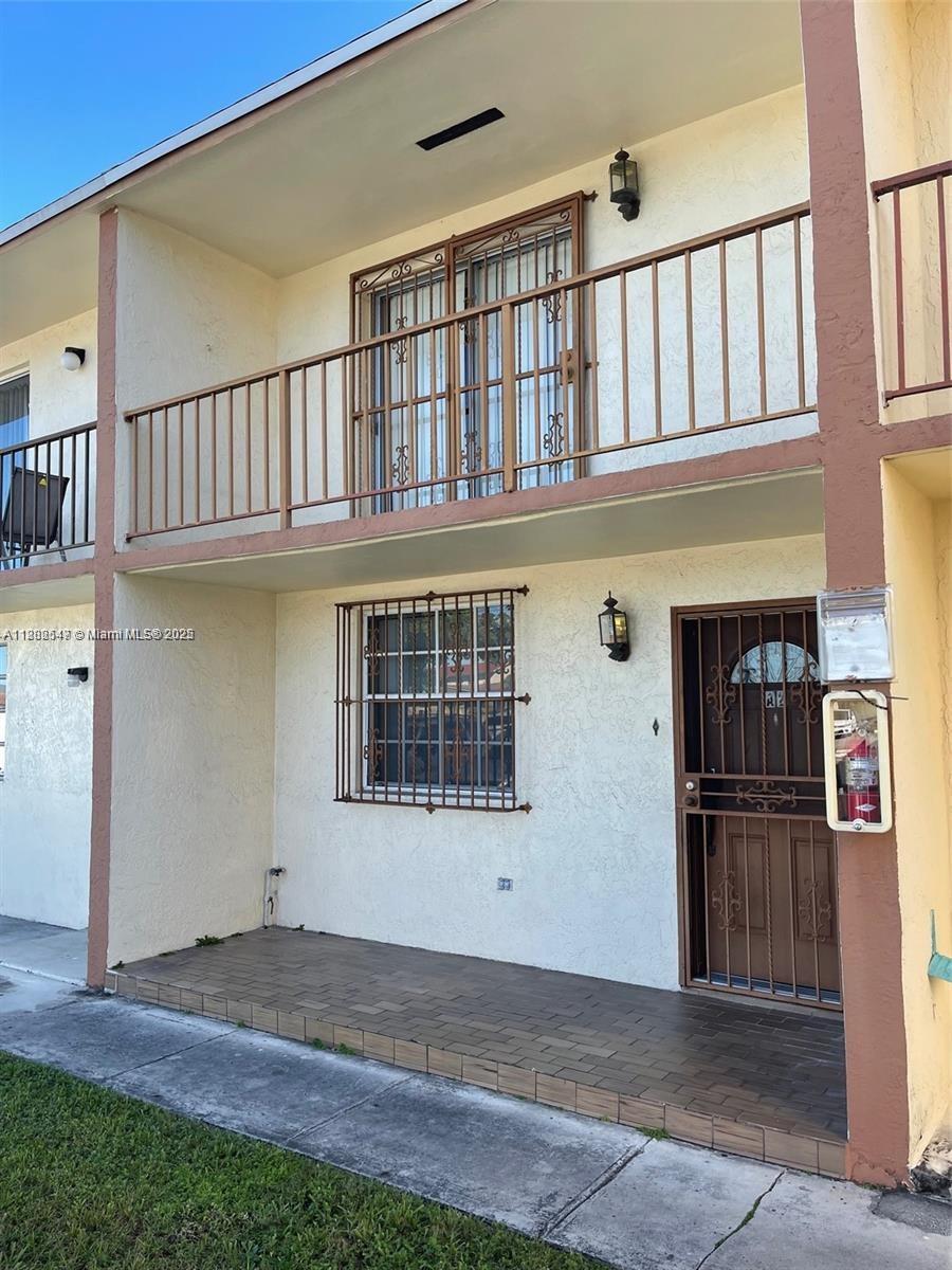 SWISS CHALET TOWNHOUSE CO - фото