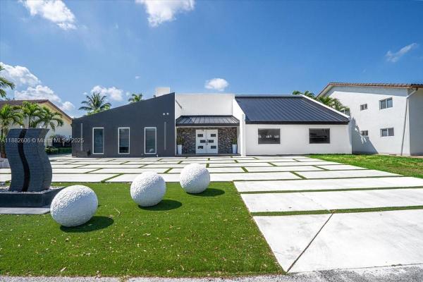 COUNTRY CLUB OF MIAMI EST