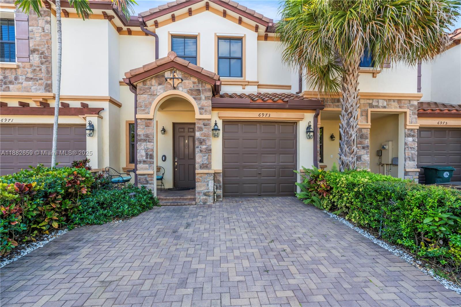 Ashton Parc - фото