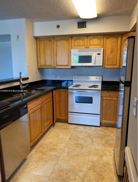 THE YATCHT CLUB AT AVENTU