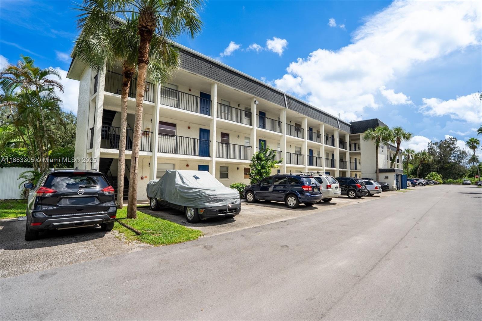 ETON COUNTRYSIDE II CONDO - фото