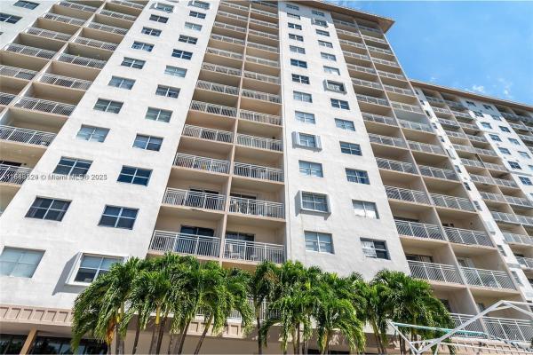 400 KINGS POINT DR #1223, SUNNY ISLES BEACH, FL 33160